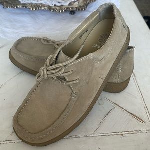 Yellow box women’s size 8.5 casual loafers